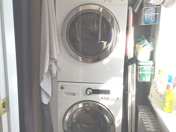 4th image of 194 President St APT 3