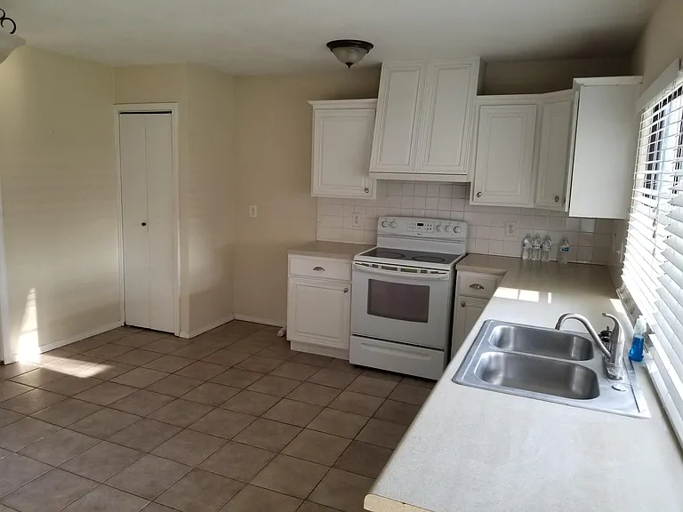 6501 Butterfield Ct — Photo 5