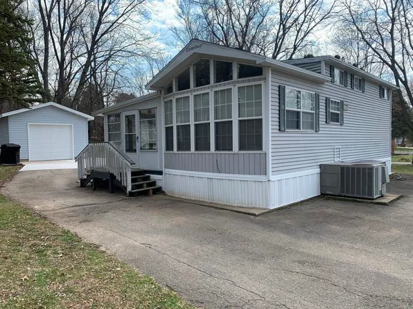 352 Skyline Dr, Edgerton, WI 53534