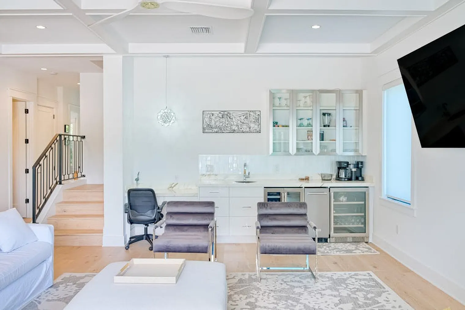 4 bed, 4.0 bath, 3993 sqft, $26,364 — Photo 4