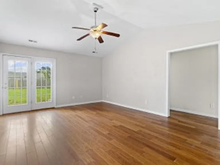 302 Redemption Ct — Photo 5