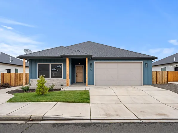 961 Arrowhead Trl, Eagle Pt, OR 97524