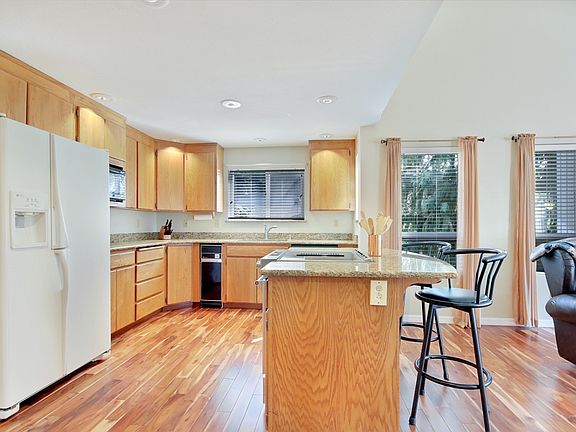 5th image of 33121 E Lake Holm Dr SE