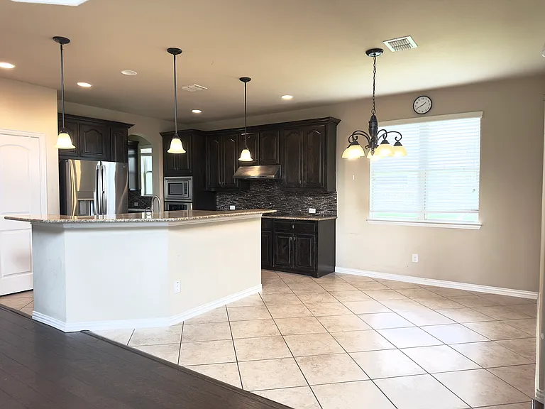 Kitchen and breakfast area