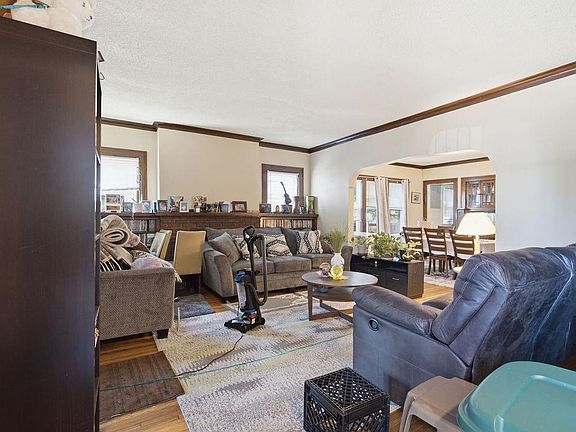 2nd image of 3018 Chicago Ave