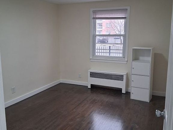 3rd image of 1537A E Saint Georges Ave