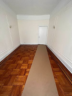 5th image of 4857 Broadway #3N