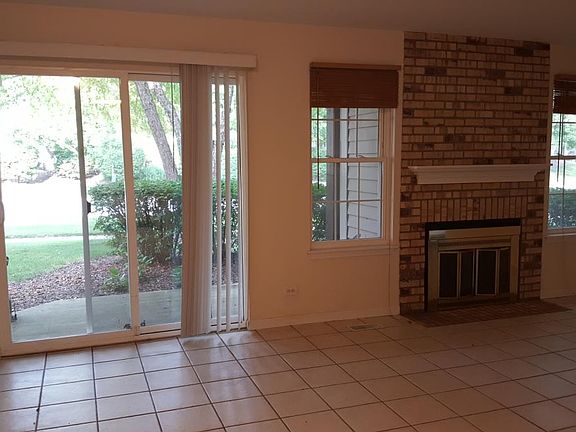 4th image of 1050 Lakewood Cir