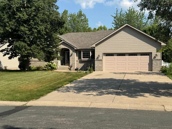 955 Lakewood Dr SW, Hutchinson, MN 55350