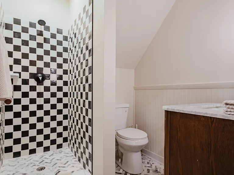 1033 E Washington St #2 — Photo 13