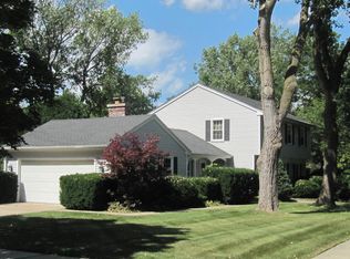 1691 Maple Ln, Wheaton, IL 60187