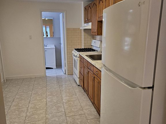 2nd image of 227 Eckford St