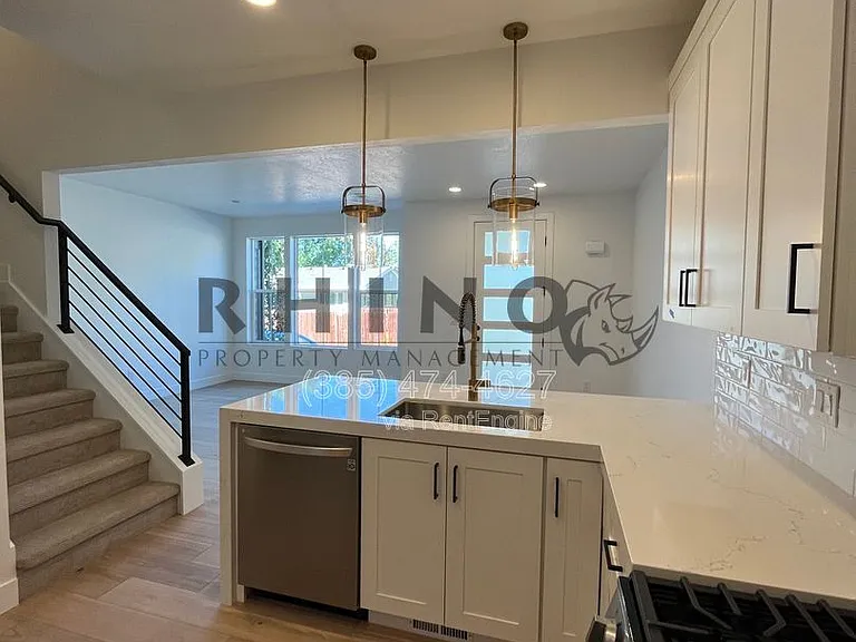 4634 S Locust Hills Ct — Photo 3