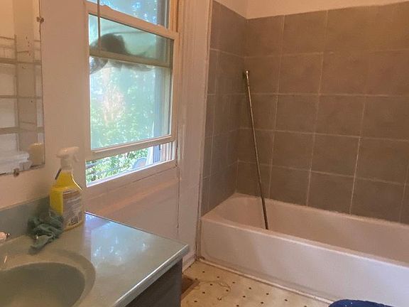 3rd image of 54 N Peach St