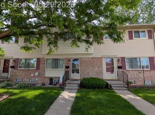 9792 Cornell St, Taylor, MI 48180