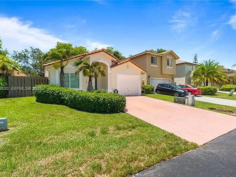8842 SW 215th Ln #0 — Photo 4