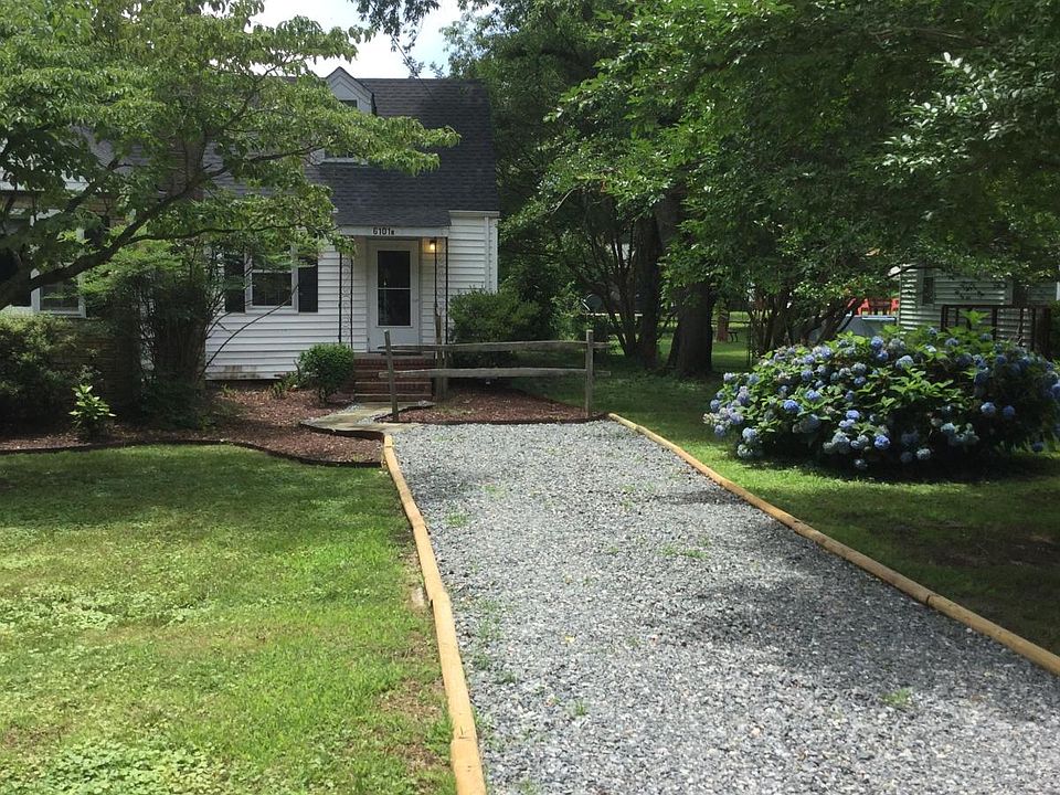 Front with driveway
