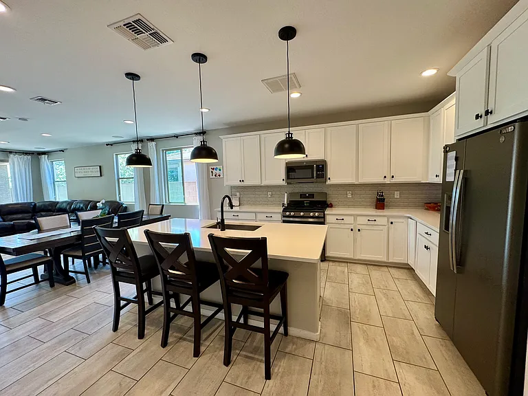 2870 N Blossom Ln — Photo 2
