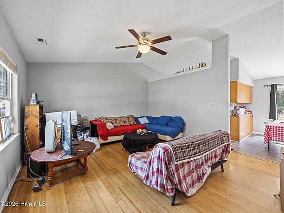 5th image of 329 Steller Road