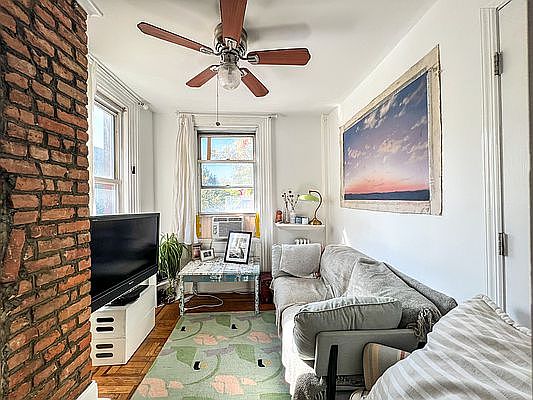 2nd image of 294 Manhattan Ave #3