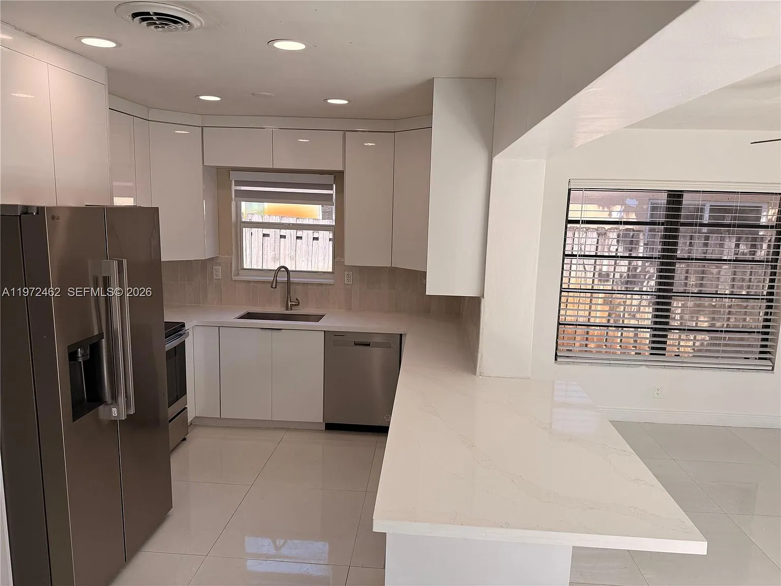 3 bed, 2.0 bath, 1360 sqft, $3,150 — Photo 4