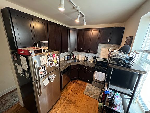 3rd image of 4814 N Rockwell St APT 1F