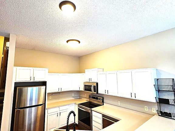 3rd image of 20060 Heritage Dr