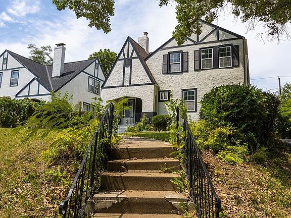 3rd image of 916 E Gregory Blvd