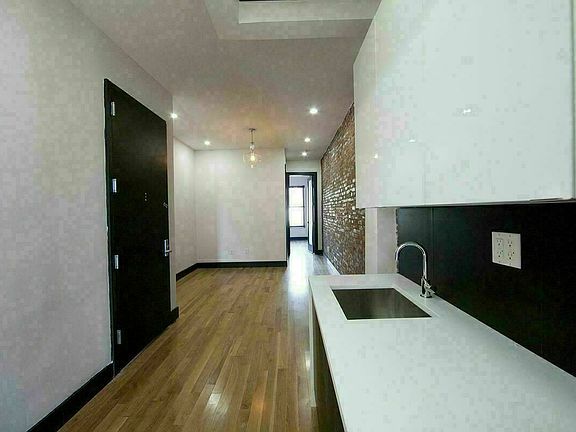 2nd image of 129 Thames St #L4