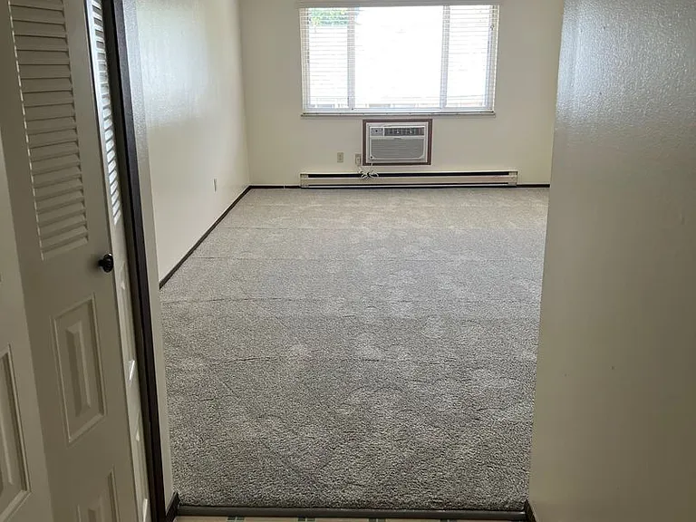 220 Napoleon Rd — Photo 12