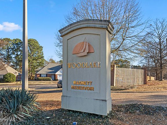 4th image of 54 Woodlake Dr