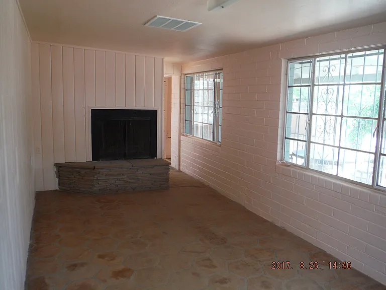 2607 N La Verne Ave — Photo 8