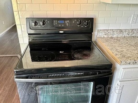 3rd image of 227 N Christy