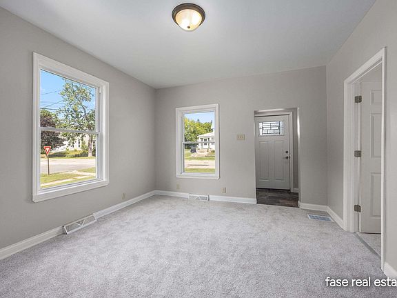 5th image of 703 Pearl St