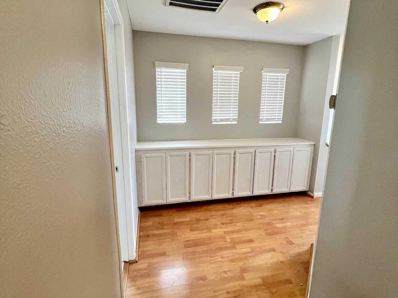 3 bed, 2.5 bath, 1392 sqft, $3,700 — Photo 4