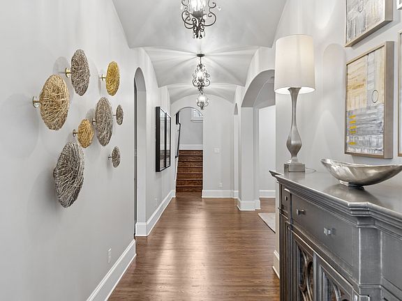 5th image of 900 Aspen Ridge Dr