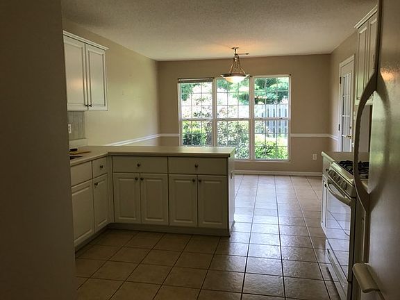 3rd image of 426 Surrey Park Dr