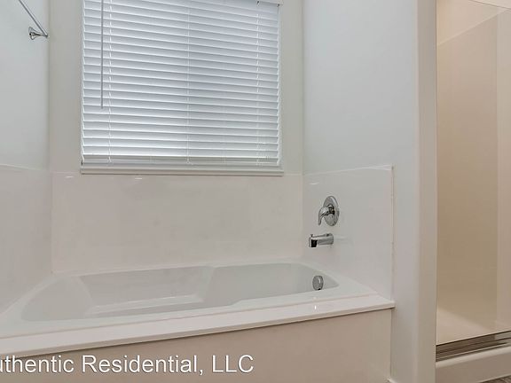 4th image of 107 Lassalle Dr