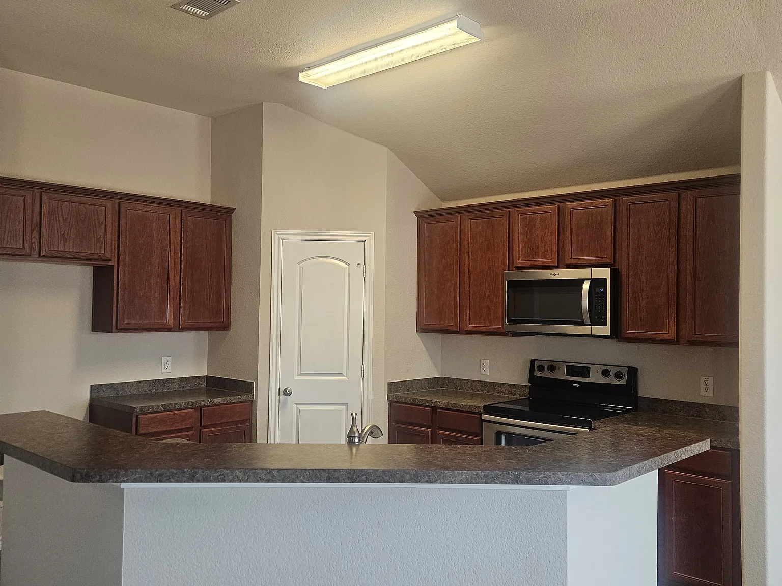 4 bed, 1790 sqft, $2,400 — Photo 4