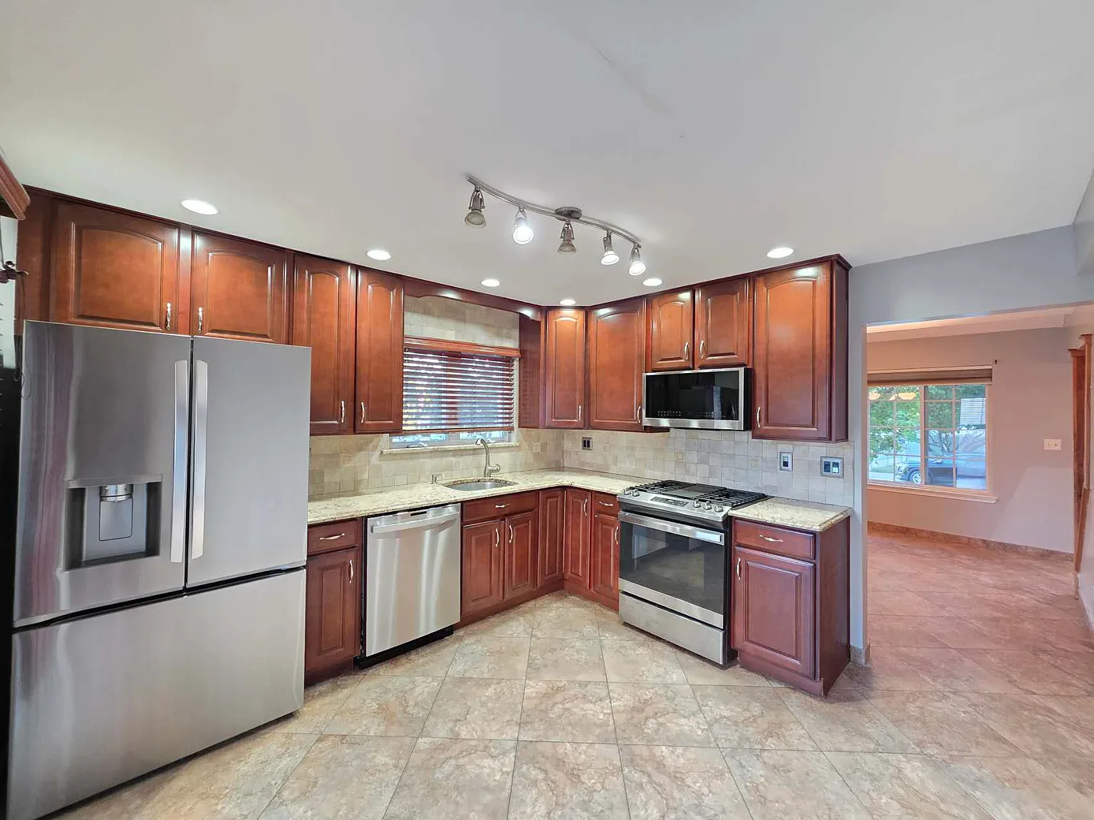 3 bed, 2.5 bath, 1500 sqft, $3,500 — Photo 1