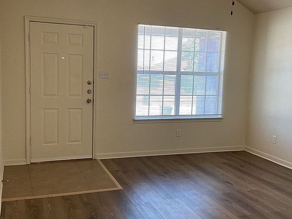 3rd image of 1403 Cinch Dr APT A