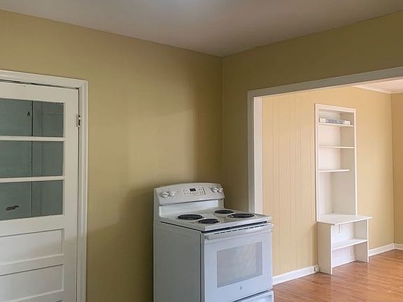 4th image of 1520 E Sea Ave