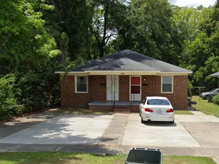 1310 Queens Rd #B — Photo 1