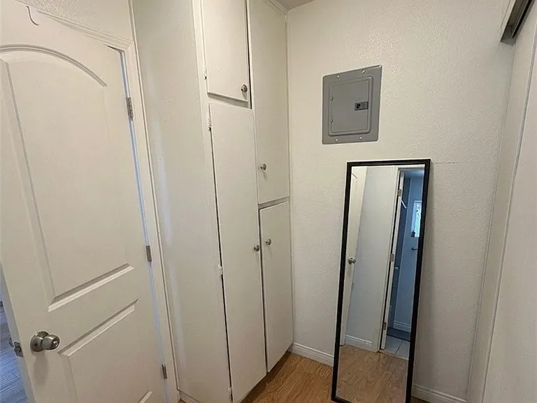 999 Valencia St #4 — Photo 8