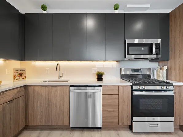 17 Avenue East image 8 of 57