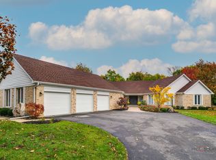 24 Seneca Ave E, Hawthorn Woods, IL 60047