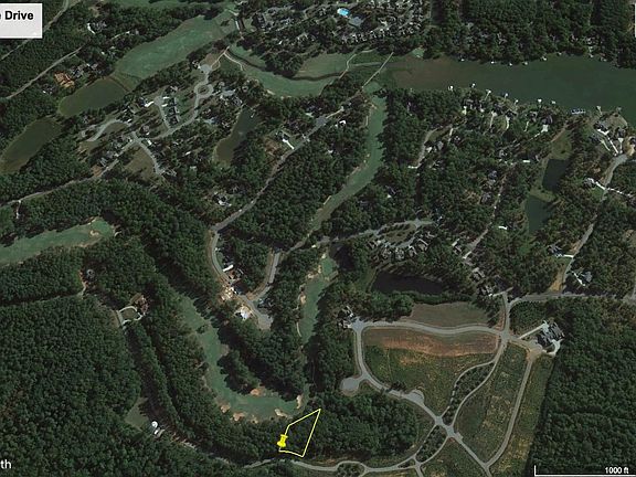 3rd image of 1350 Lake Dr
