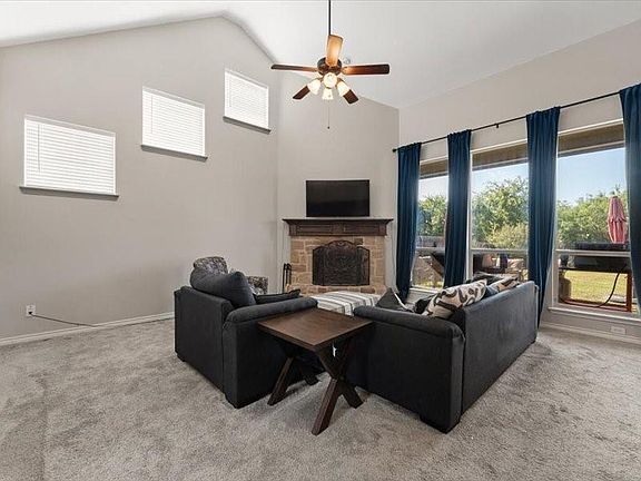 5th image of 654 Plum Dr