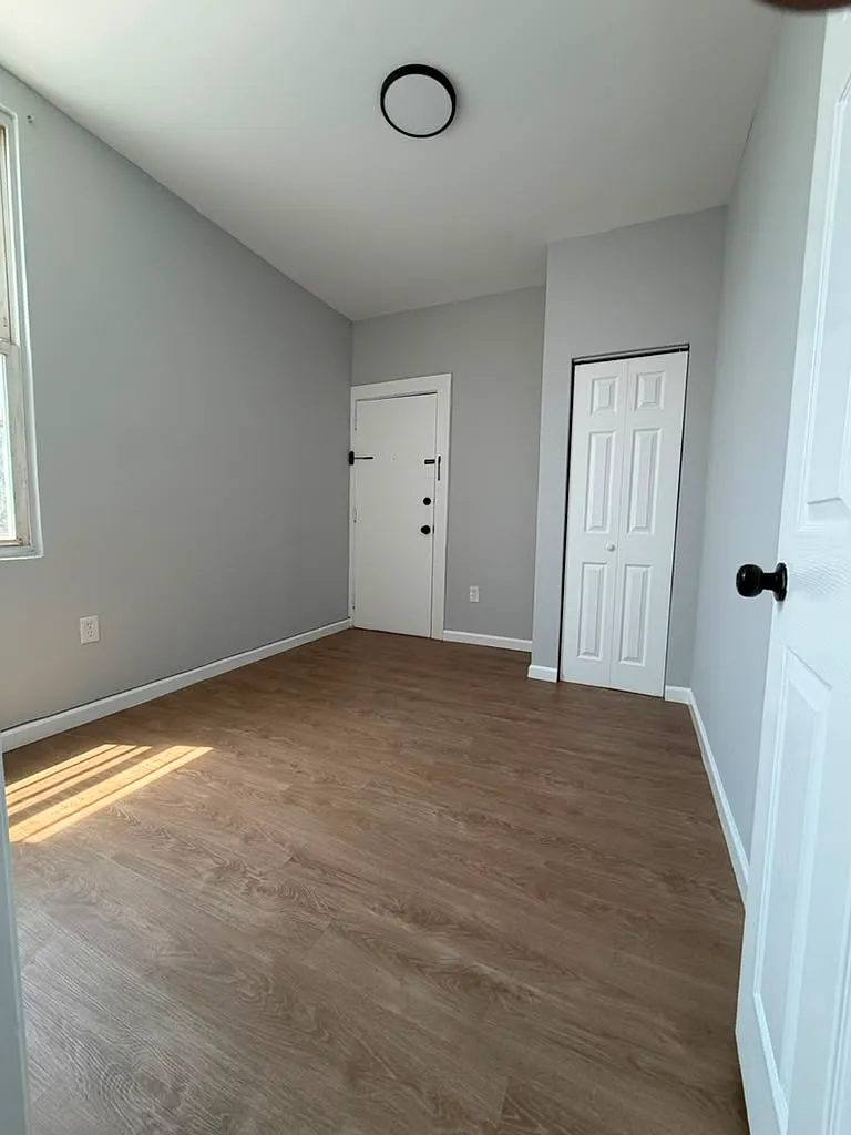 3 bed, 1000 sqft, $2,050 — Photo 2