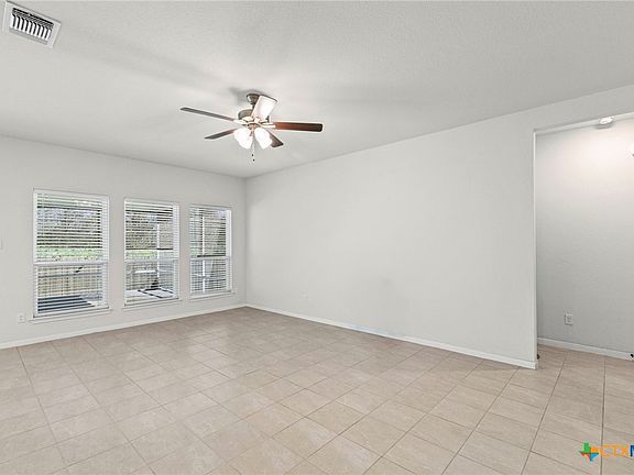 3rd image of 424 Oxford Ln